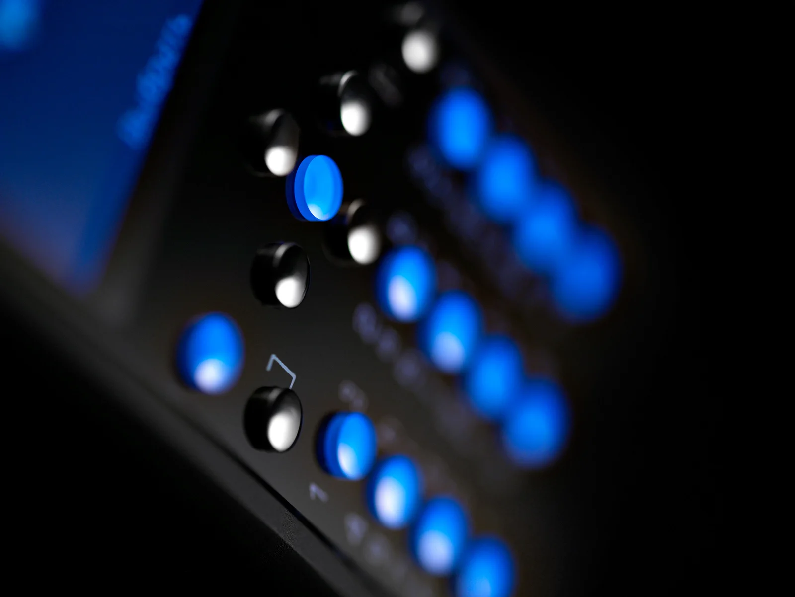 Close view of the illuminated sapphire buttons on the Luminoso.