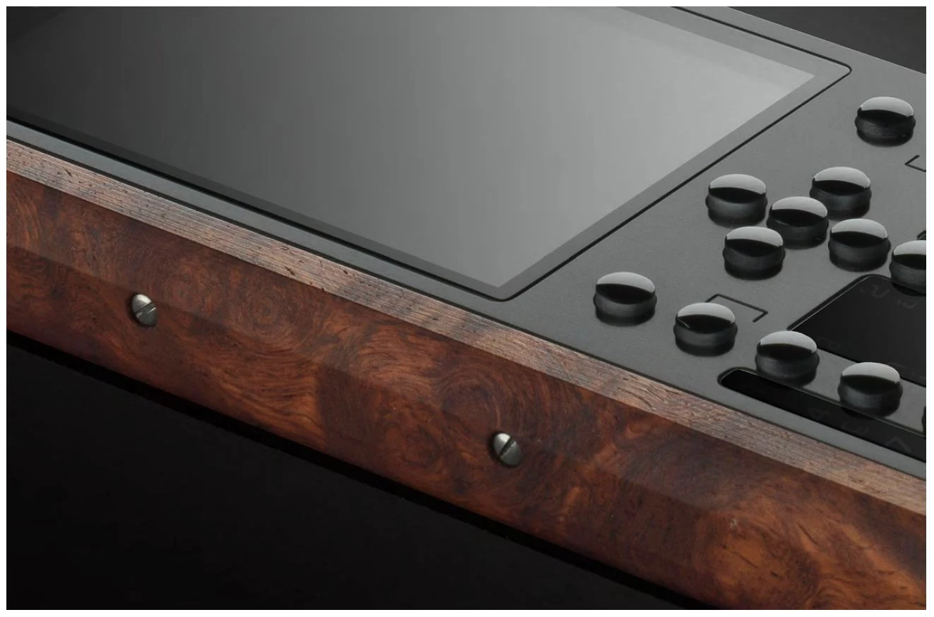 Sapphire buttons and screen set into the aluminium and Cocobolo body of PRO3X.